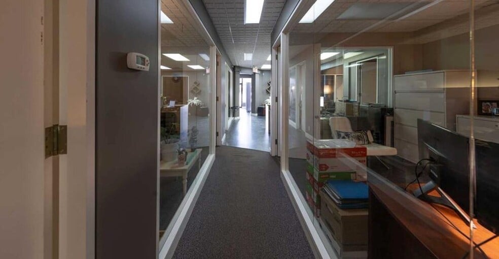 More Photos Of 4809 50 Av, Lloydminster Office For Sale