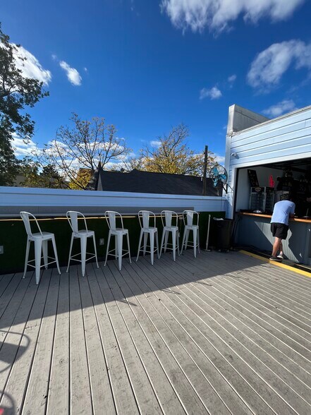 More Photos Of 1107 Jackson Ave E, Oxford Restaurant For Lease