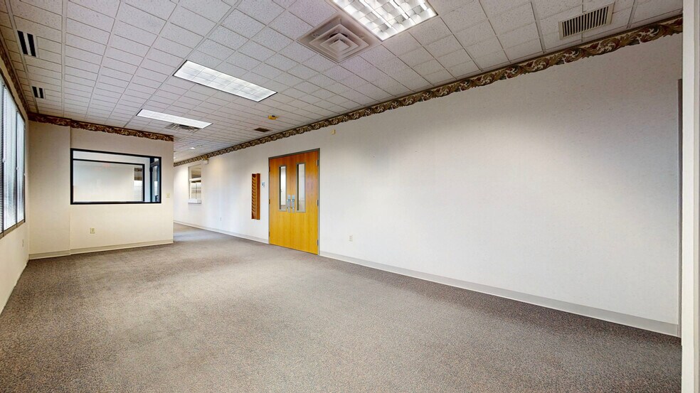 More Photos Of 2228-2230 Sunset Blvd, Steubenville Office For Lease