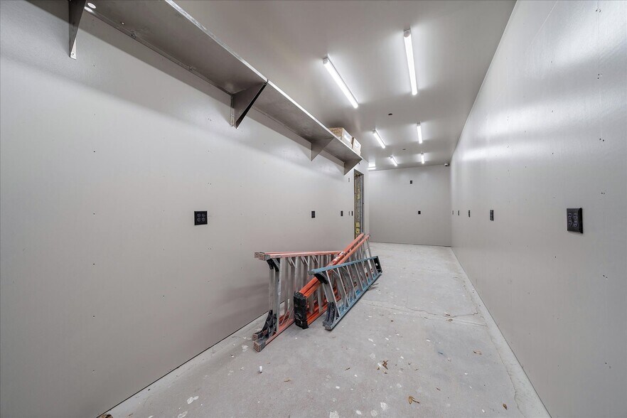 More Photos Of 2407 Bee Ridge Rd, Sarasota Restaurant For Sale