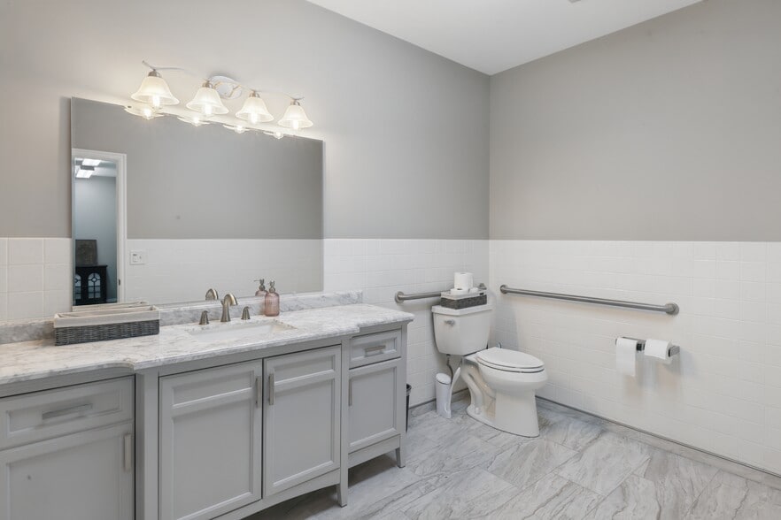 More Photos Of 177 E Fort Union Blvd, Midvale Office For Sale