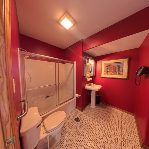 More Photos Of 805 E Palatine Rd, Palatine Office For Sale