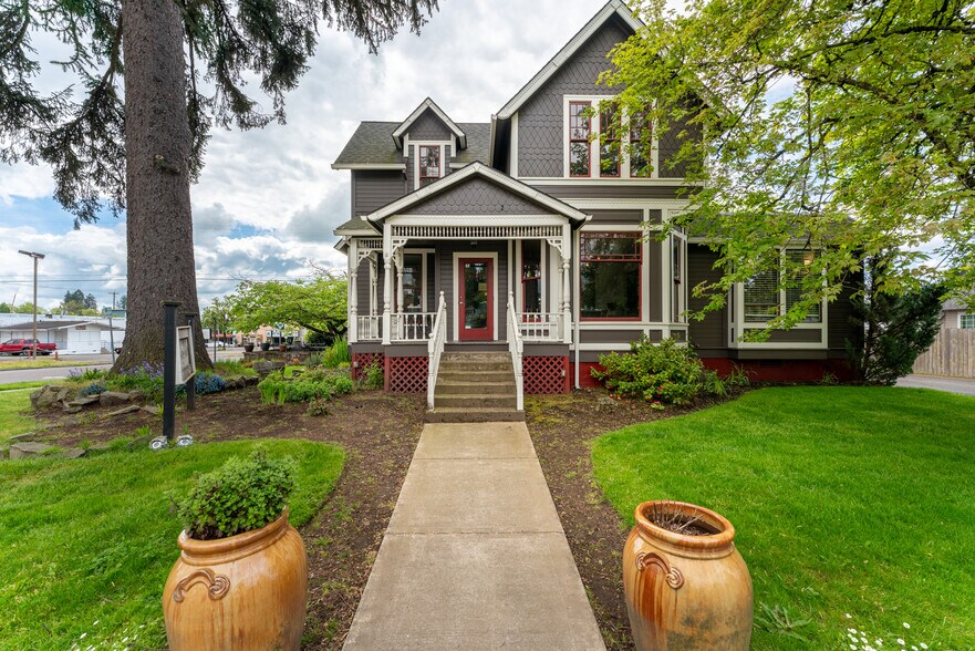 Primary Photo Of 115 N Washington St, Newberg Restaurant For Sale