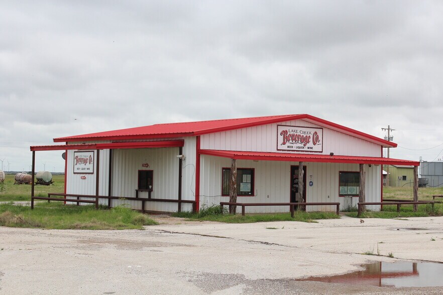 More Photos Of 503 S 5th St, Goree General Retail For Sale