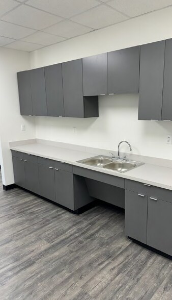 More Photos Of 2323 S Houston Ave, Humble Manufacturing For Sale
