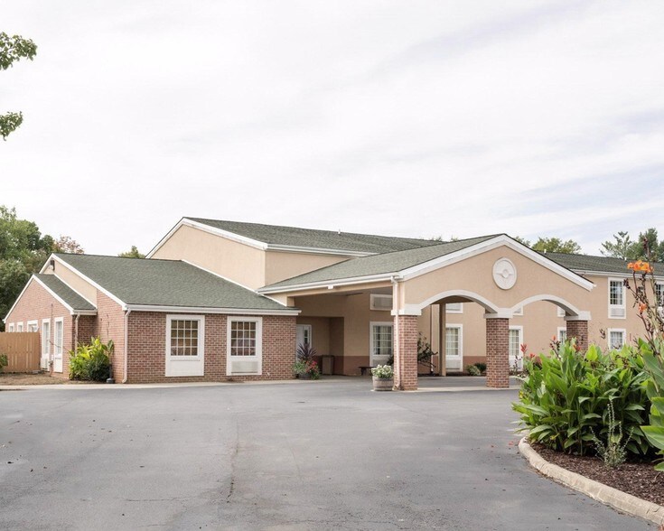 More Photos Of 2108 S Main St, Farmville Hotel For Sale