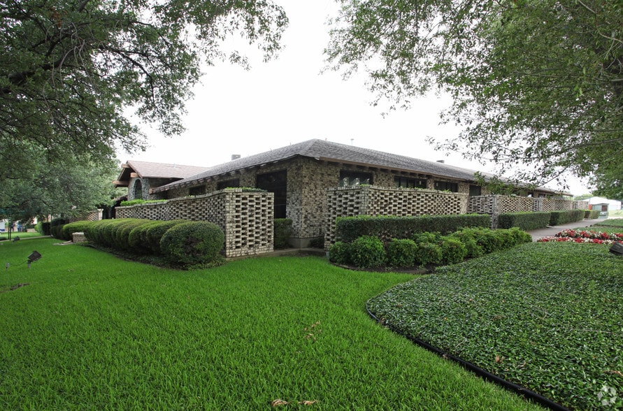 More Photos Of 2100 Virginia Drive, Grand Prairie Medical For Lease