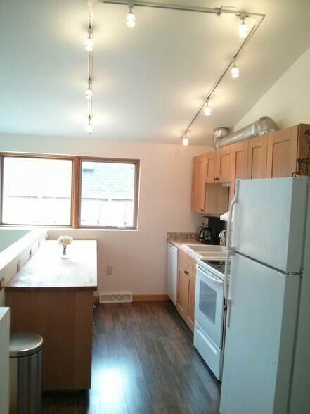 More Photos Of 2600-2604 N Booth St, Milwaukee Storefront Retail Residential For Sale