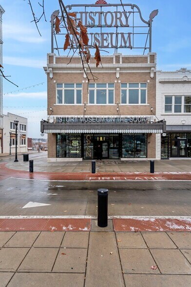 More Photos Of 408 W Walnut St, Springfield Storefront Retail Residential For Lease