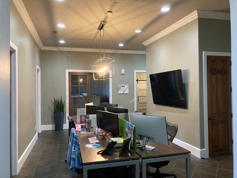 More Photos Of 1531 E Bradford Pky, Springfield Medical For Lease