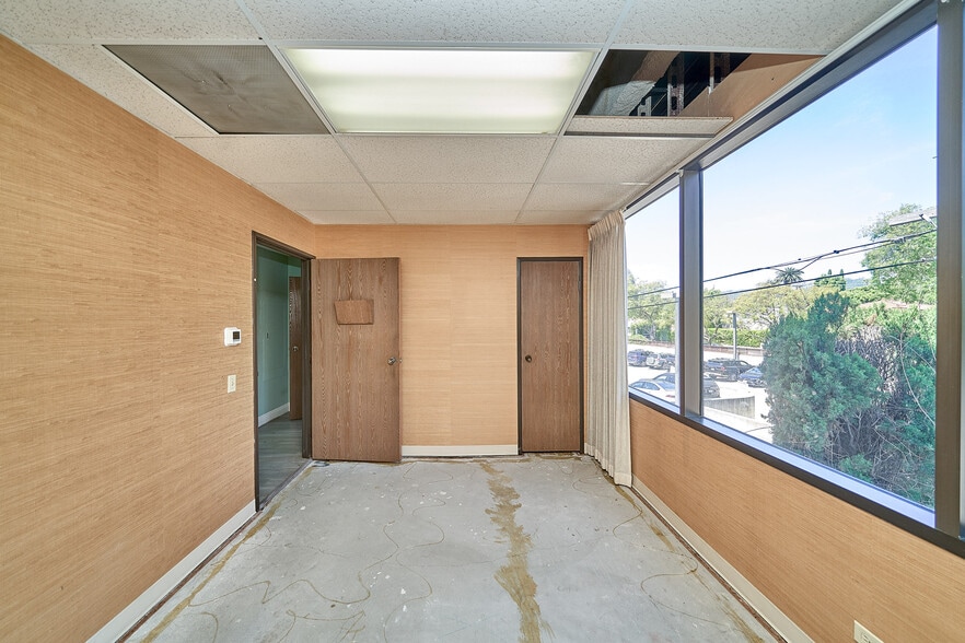 More Photos Of 8737 Beverly Blvd, West Hollywood Medical For Sale