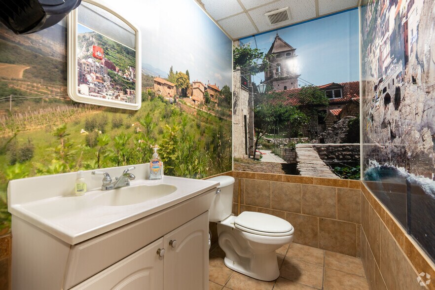 More Photos Of 2333-2337 Delante St, Haltom City Warehouse For Sale