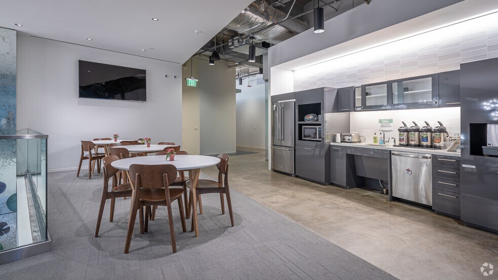 More Photos Of 2101 CityWest Blvd, Houston Office For Lease