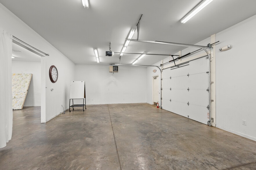 More Photos Of 8017 N Point Blvd, Winston-Salem Industrial For Lease