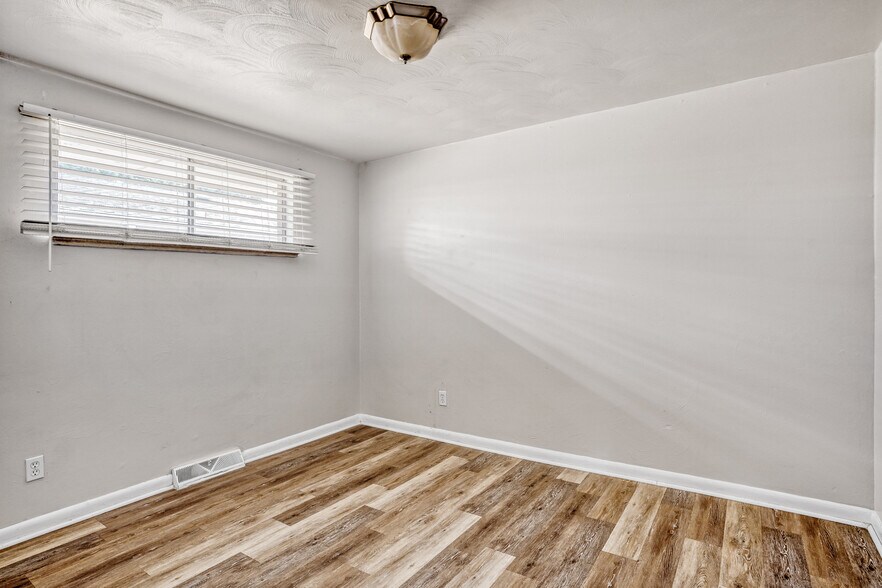 More Photos Of 1231 Akron St, Aurora Multifamily For Sale