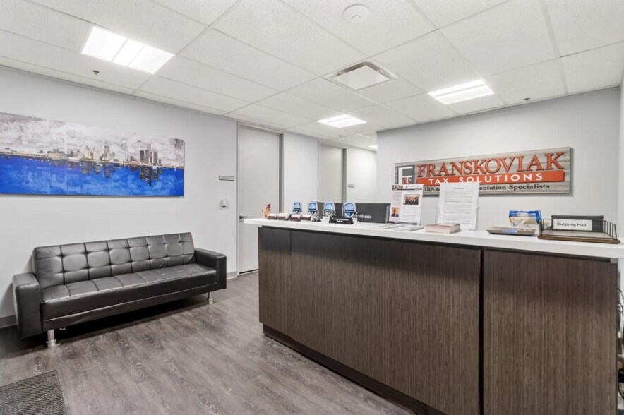 More Photos Of 3155 W big beaver Rd, Troy Office For Lease