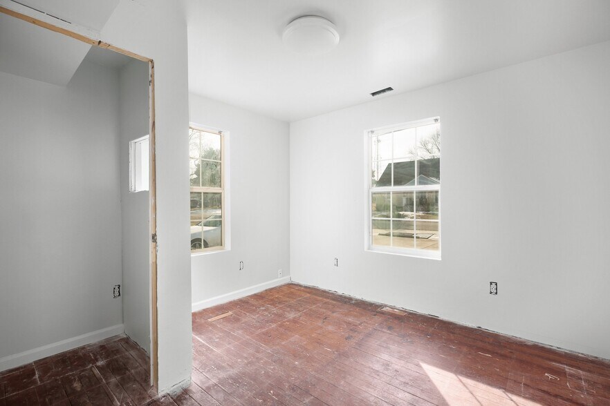 More Photos Of 112 Pegram Ln, Fredericksburg Office For Sale