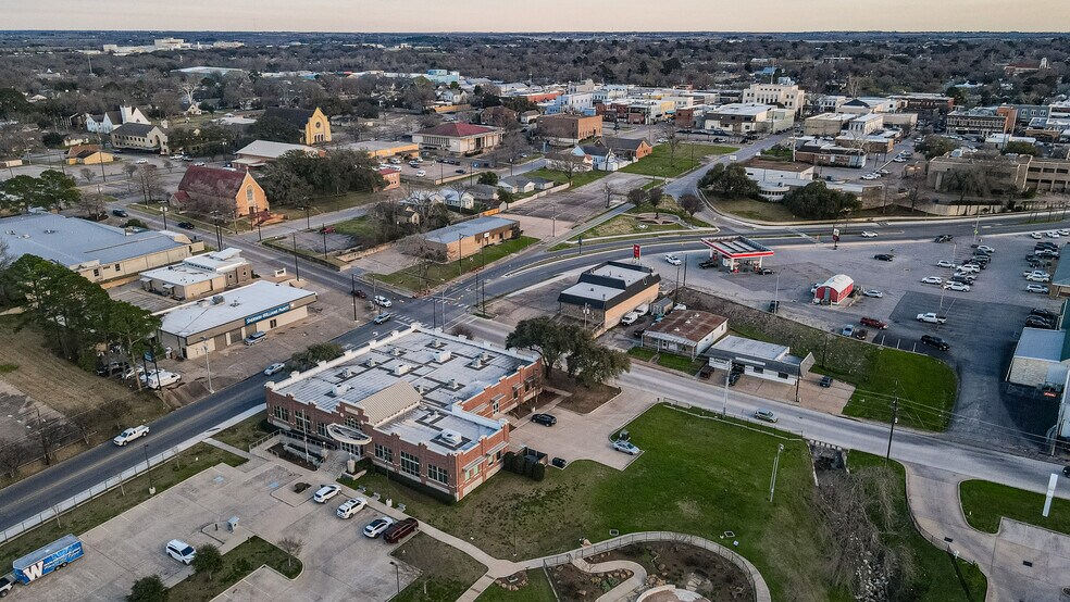 More Photos Of 400 N Austin Pky, Brenham General Retail For Sale