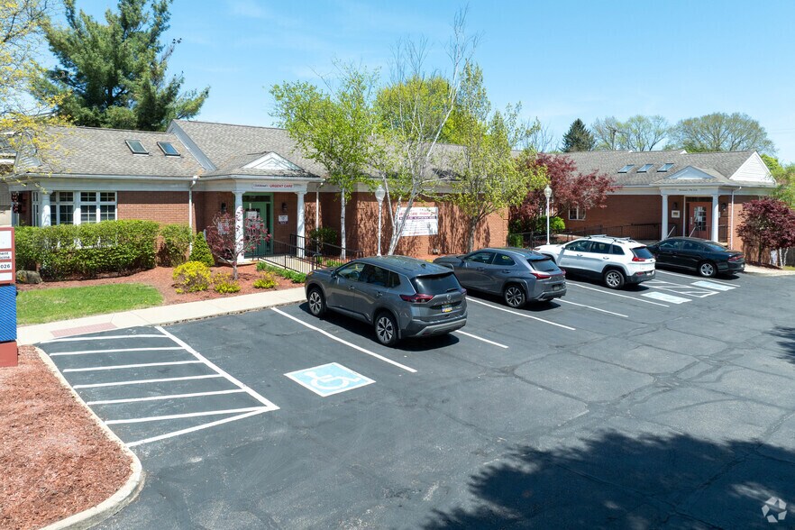 More Photos Of 1037 N Main St, Akron Office For Lease