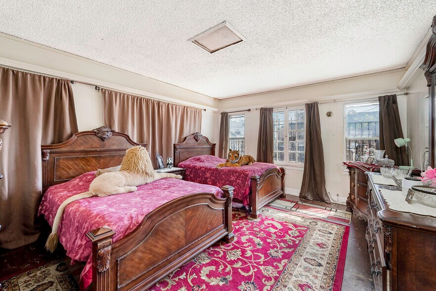 More Photos Of 2336-2338 Pacific Ave, Long Beach Storefront Retail Residential For Sale