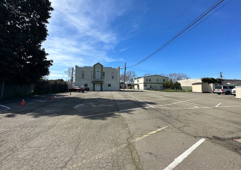 More Photos Of 9629 Holly St, Oakland Religious Facility For Sale