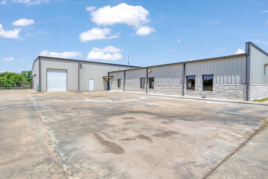 More Photos Of 350 Nails Crossing Rd, Caddo Warehouse For Sale