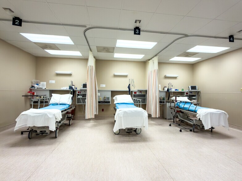 More Photos Of 2831 Lone Oak Rd, Paducah Medical For Sale