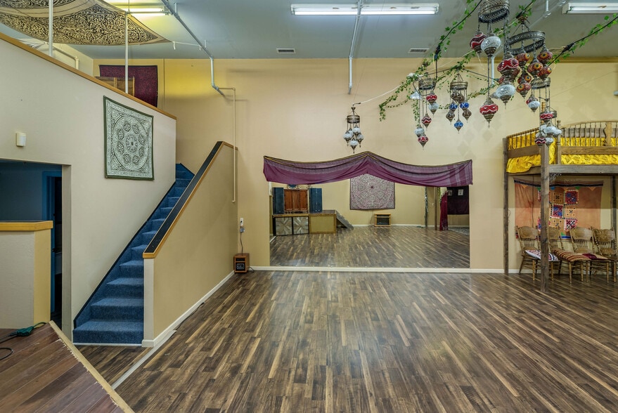 More Photos Of 12150 Charles Dr, Grass Valley Warehouse For Sale