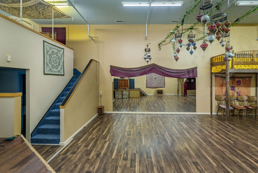 More Photos Of 12150 Charles Dr, Grass Valley Warehouse For Sale