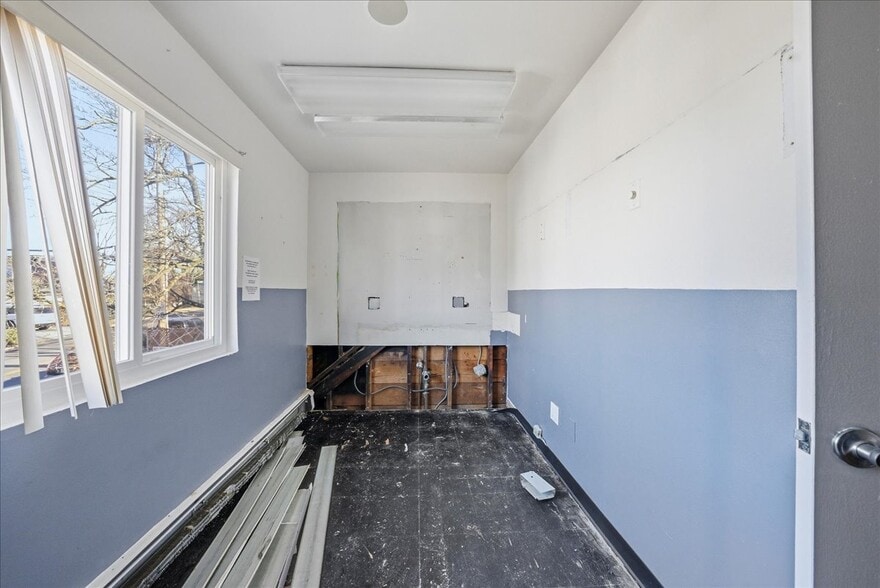 More Photos Of 2132 Central Park Ave, Yonkers Freestanding For Sale