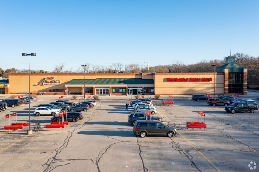 More Photos Of 3107-3293 Golf Rd, Delafield General Retail For Lease