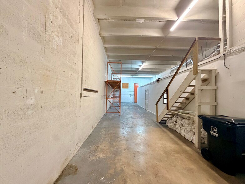 More Photos Of 401-425 NW 10th Ter, Hallandale Beach Light Manufacturing For Lease