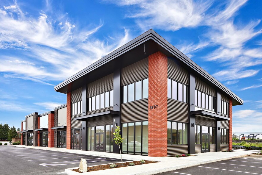 More Photos Of 1887 Main St, Ferndale Department Store For Lease