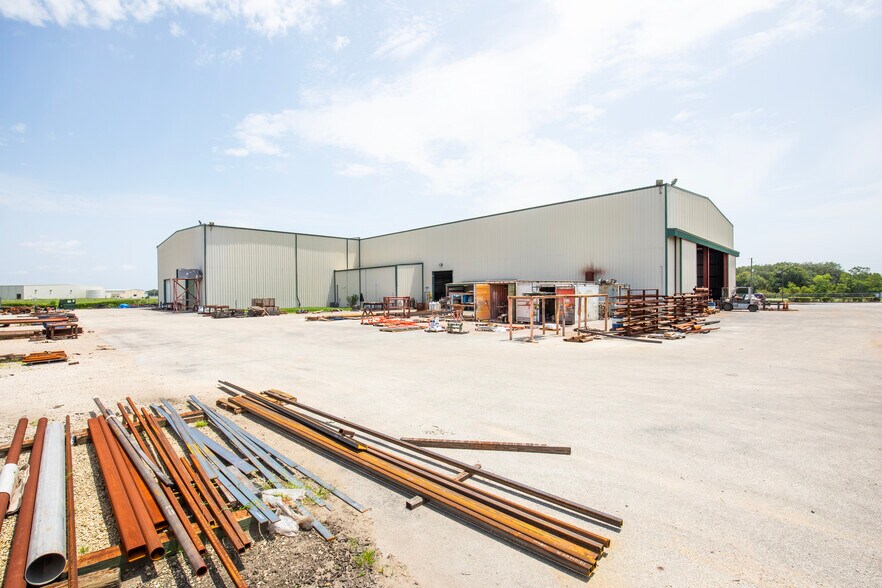 More Photos Of 2985 Old Medulla Rd, Lakeland Manufacturing For Sale