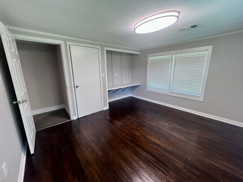 More Photos Of 2506 Anders Ln, Kemah Medical For Lease