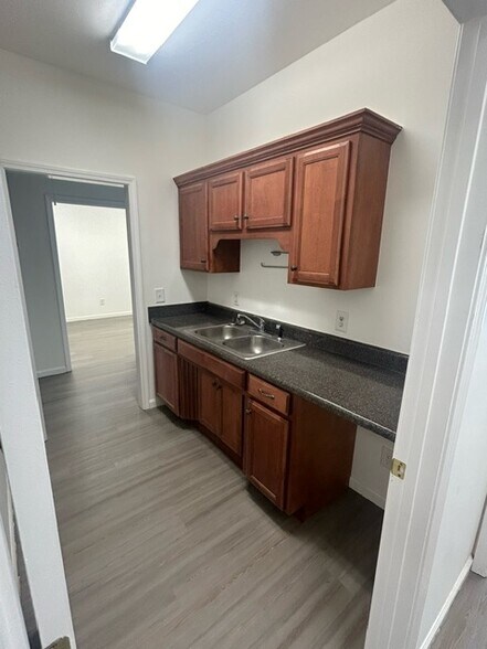 More Photos Of 435 Nissan Dr, Smyrna Office For Lease