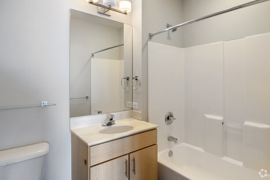 More Photos Of 6448-6464 N Sheridan Rd, Chicago Apartments For Lease