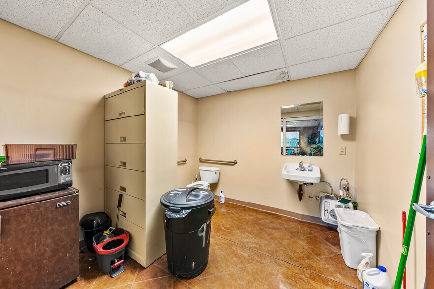 More Photos Of 4851 Highway 97 N, Klamath Falls Self Storage For Sale