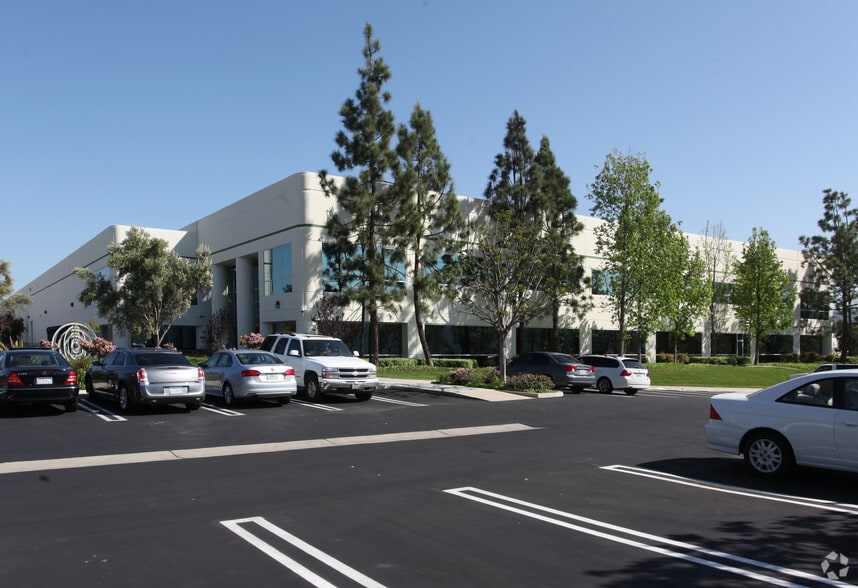 More Photos Of 2280 Ward Ave, Simi Valley Distribution For Lease