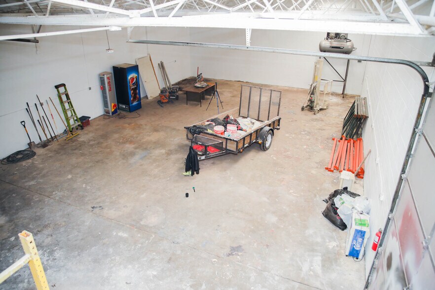 More Photos Of 6737 E Nine Mile Rd, Warren Warehouse For Lease