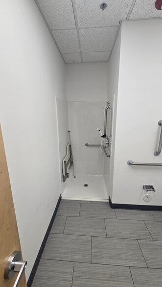 More Photos Of 197 Thunder Rd, Mooresville Light Distribution For Lease