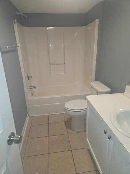 More Photos Of 6846 S Lakewood Ter, Douglasville Specialty For Sale