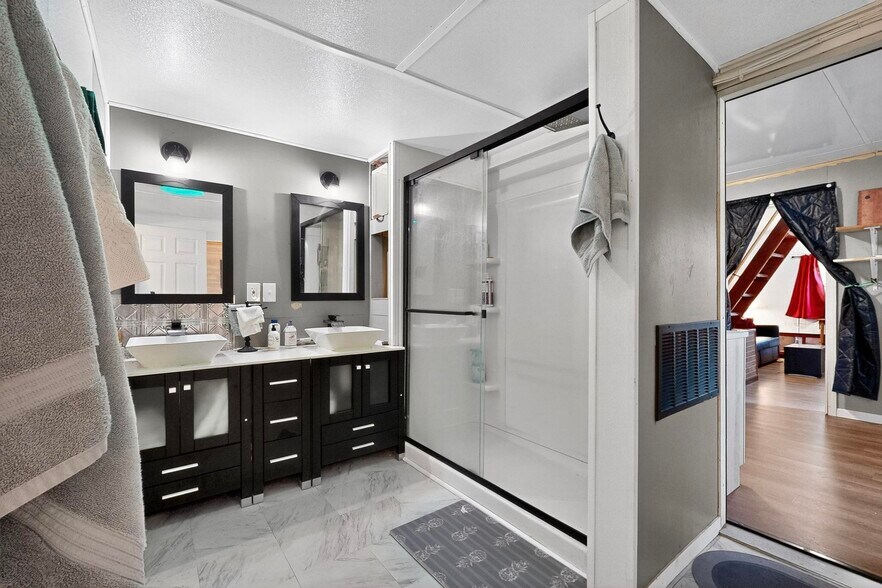 More Photos Of 15711 La Hacienda Dr, Austin Light Manufacturing For Sale