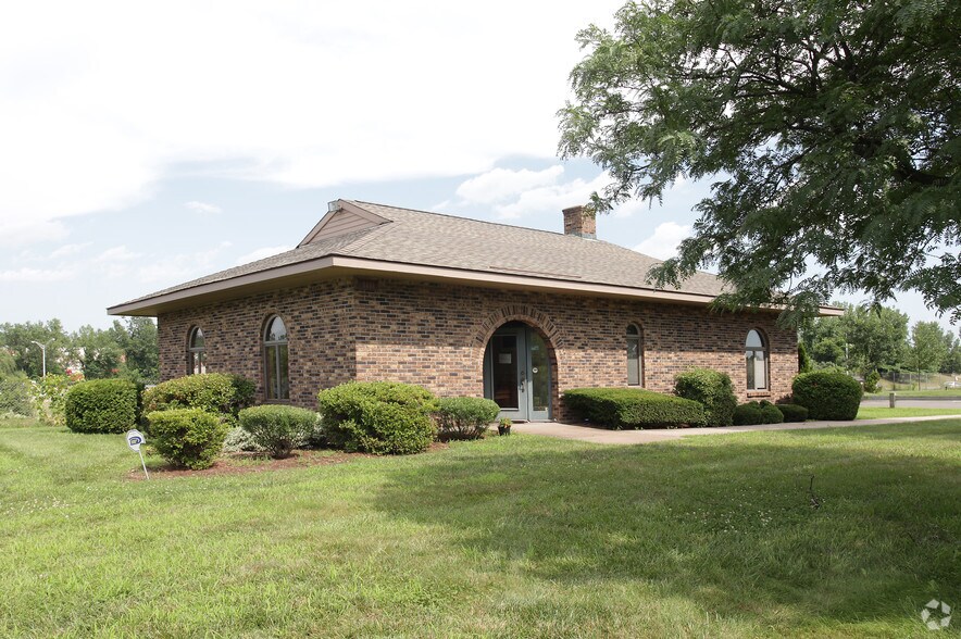 More Photos Of 1481 Pleasant Valley Dr, Manchester Office For Lease