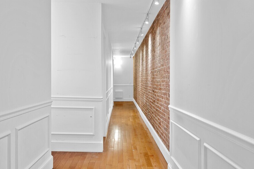 More Photos Of 111 E 62nd St, New York Medical For Lease