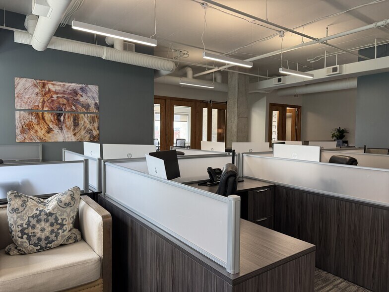 More Photos Of 100 W Washington St, Greenville Office For Lease