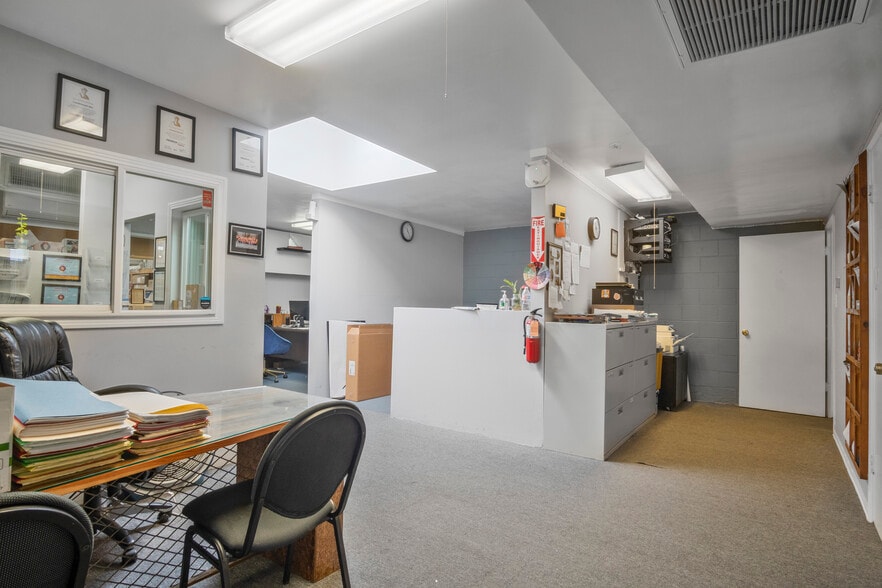 More Photos Of 18650 Parthenia St, Northridge Service For Sale