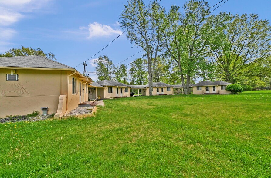 More Photos Of 44077 Oberlin Elyria Rd, Oberlin Hotel For Sale