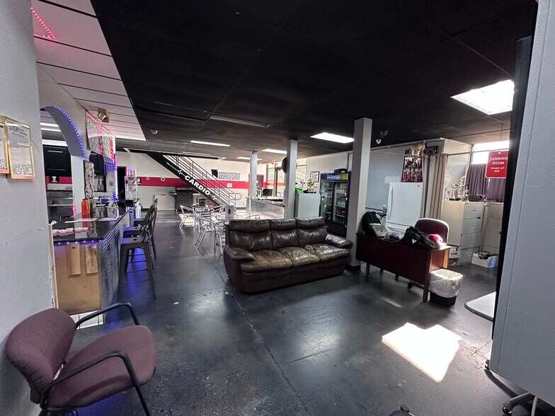 More Photos Of 3500 21st St, Bakersfield Health Club For Lease