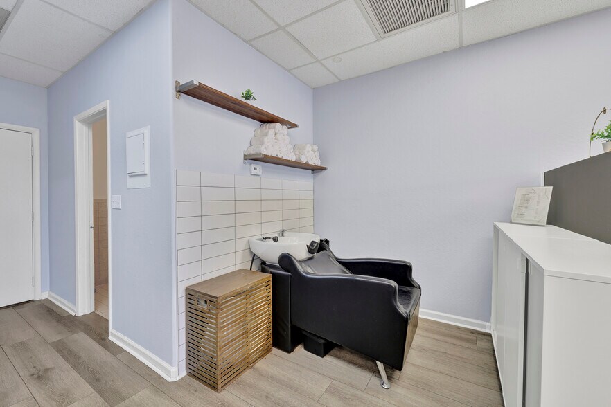 More Photos Of 3920-3940 N Miller Rd, Scottsdale Freestanding For Lease